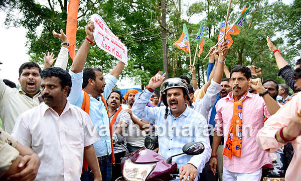 ಕುಂದಾಪುರ, ಹೆಬ್ರಿಯಲ್ಲಿ ಬೈಕ್ ರ‍್ಯಾಲಿಗೆ ತಡೆ
